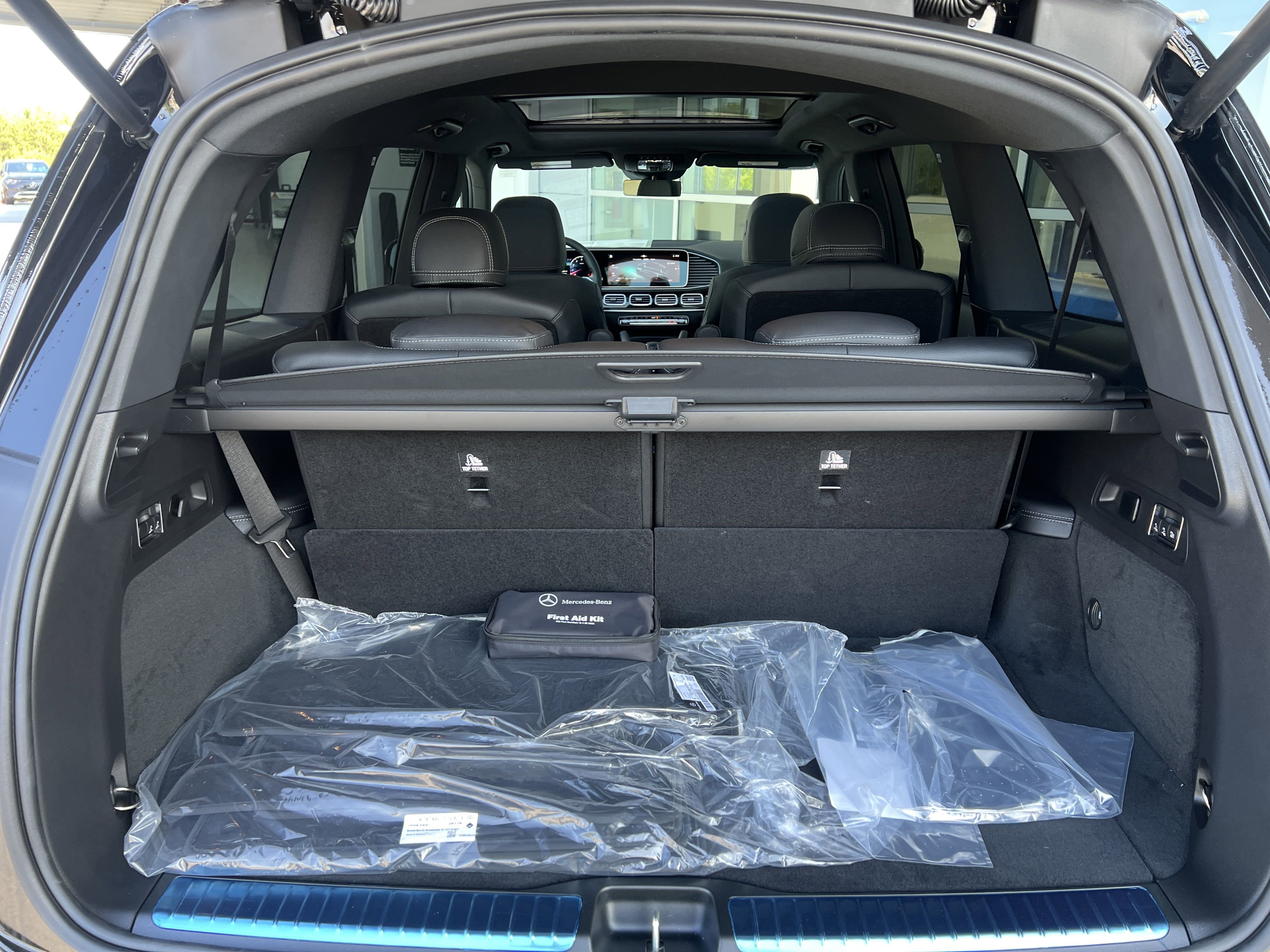 2025 Mercedes Benz GLS 450 4MATIC photo 3