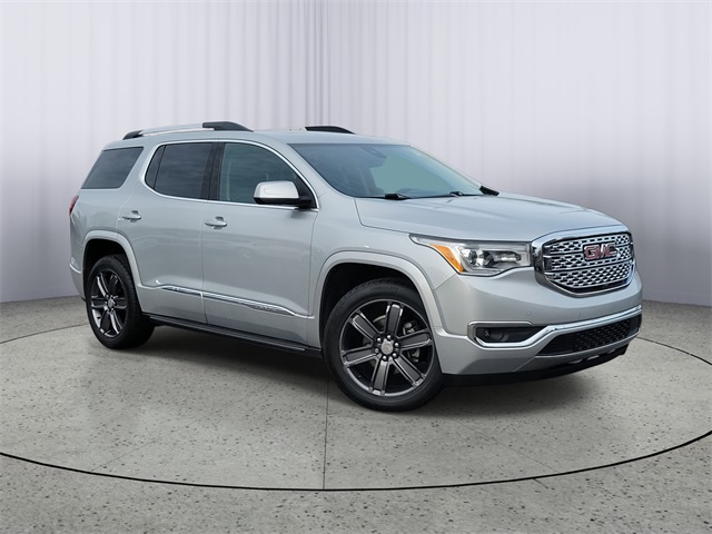2017 GMC Acadia Denali's photo