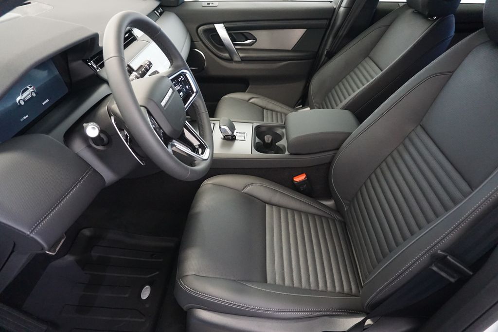 2025 Land Rover Discovery Sport SE photo 18