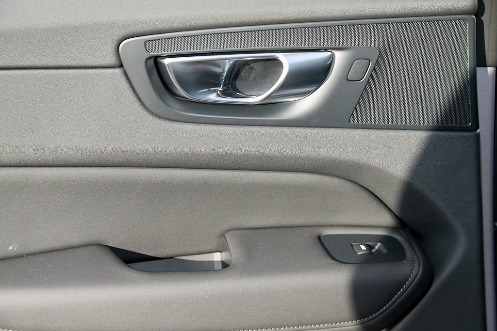 2026 VOLVO XC60 - Image 17