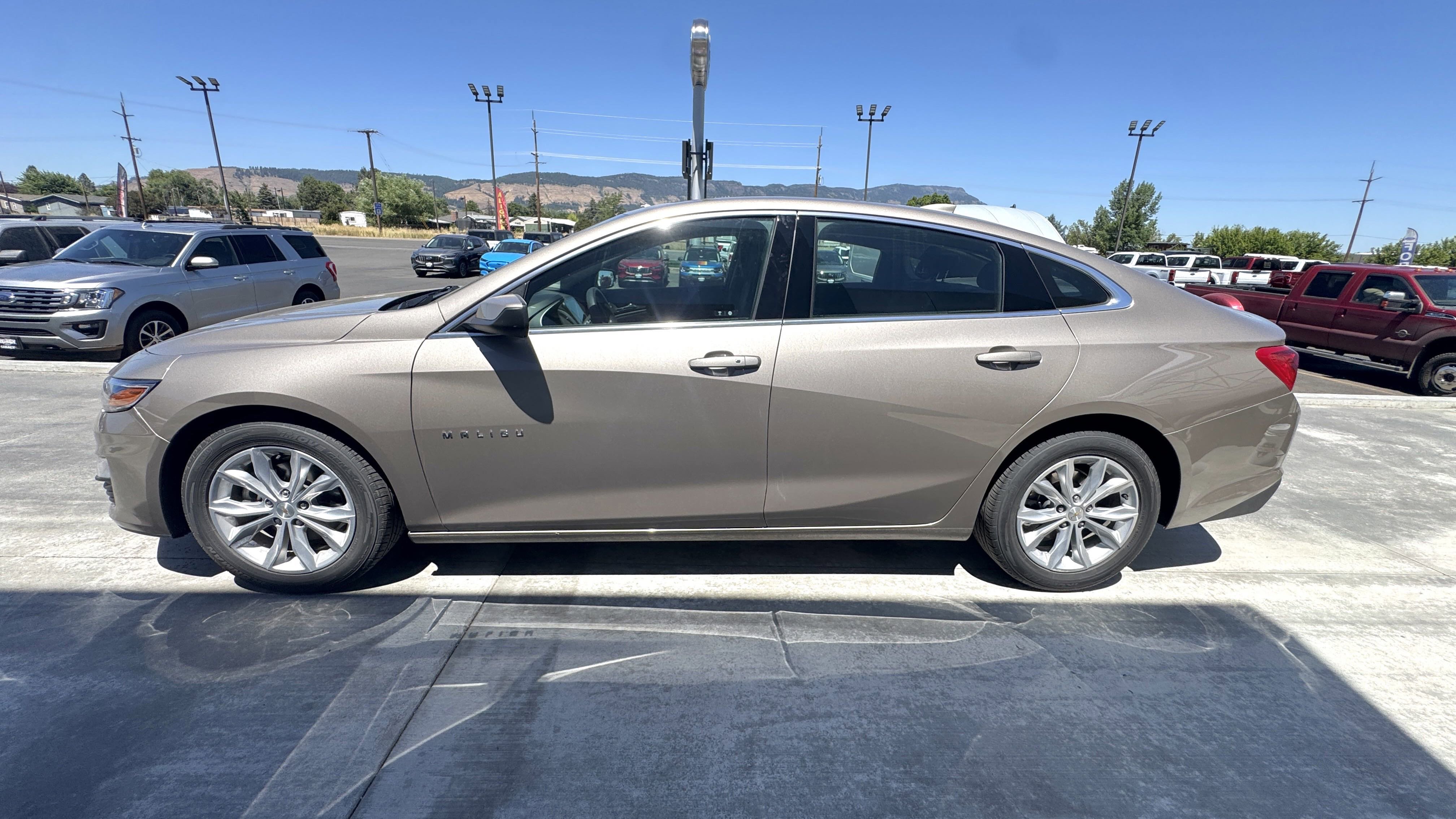 2024 Chevrolet Malibu 1LT photo 2