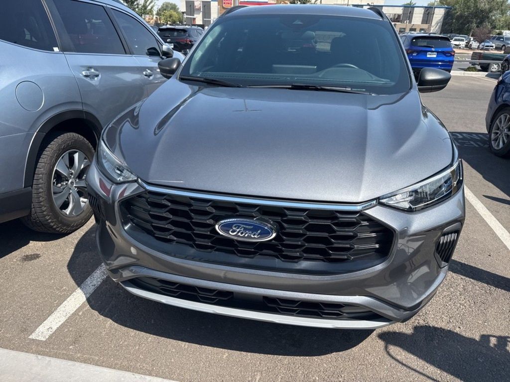 2024 Ford Escape ST-Line photo 2