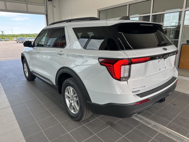 2025 Ford Explorer photo 4