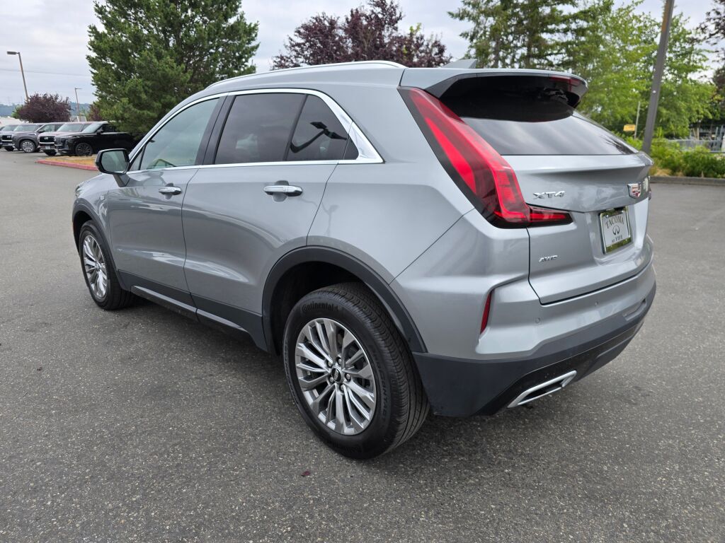 2024 Cadillac XT4 Premium Luxury photo 3