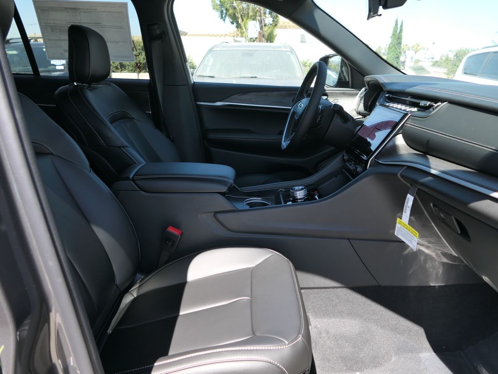 2025 Jeep Grand Cherokee Limited photo 21