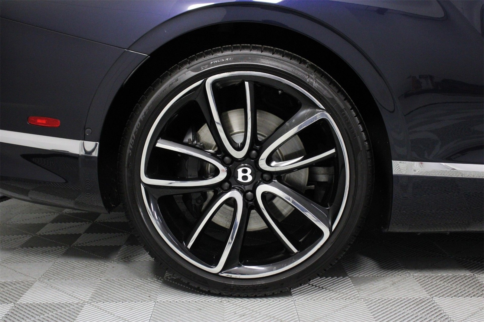 2024 Bentley Continental GT V8 photo 12