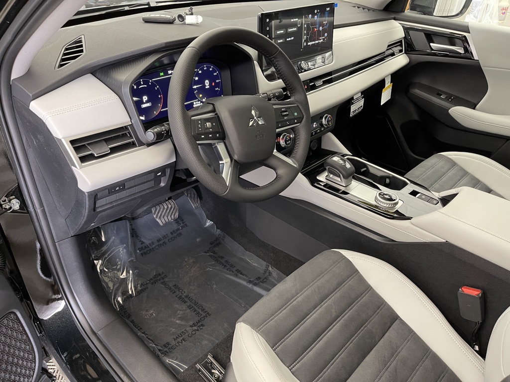 2025 Mitsubishi Outlander SE photo 15