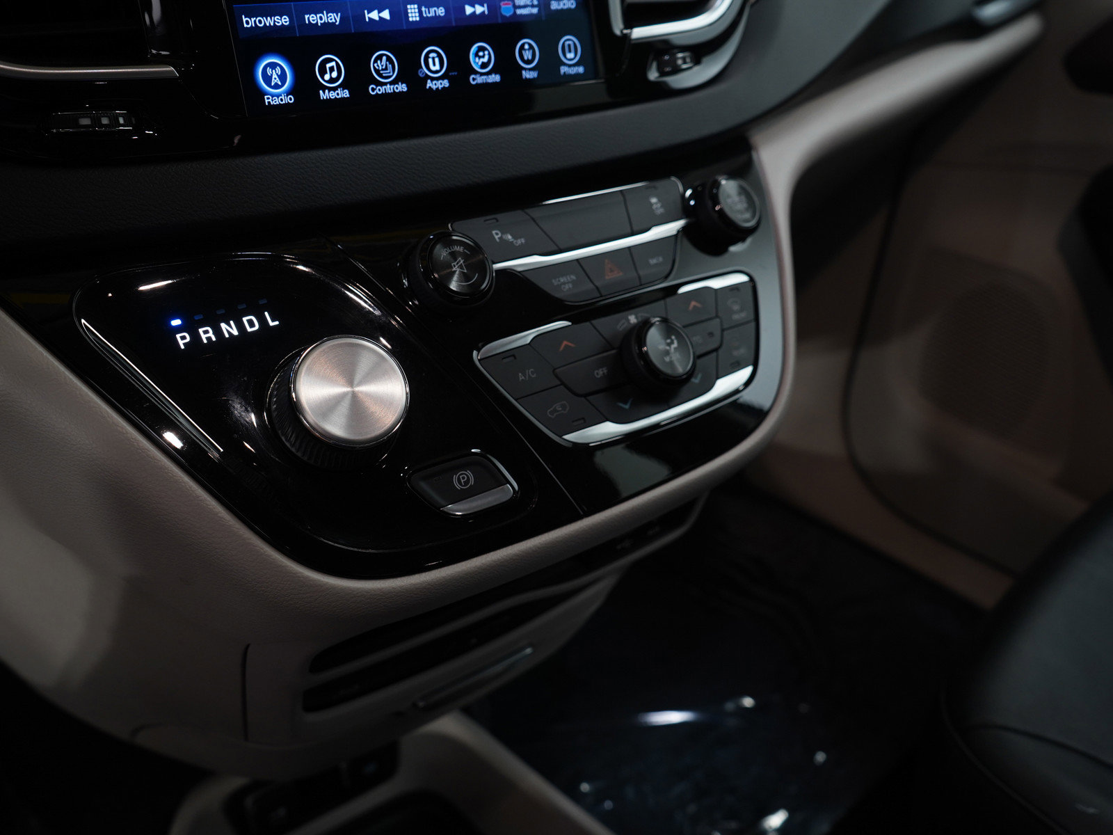 2017 Chrysler Pacifica Touring Plus photo 26