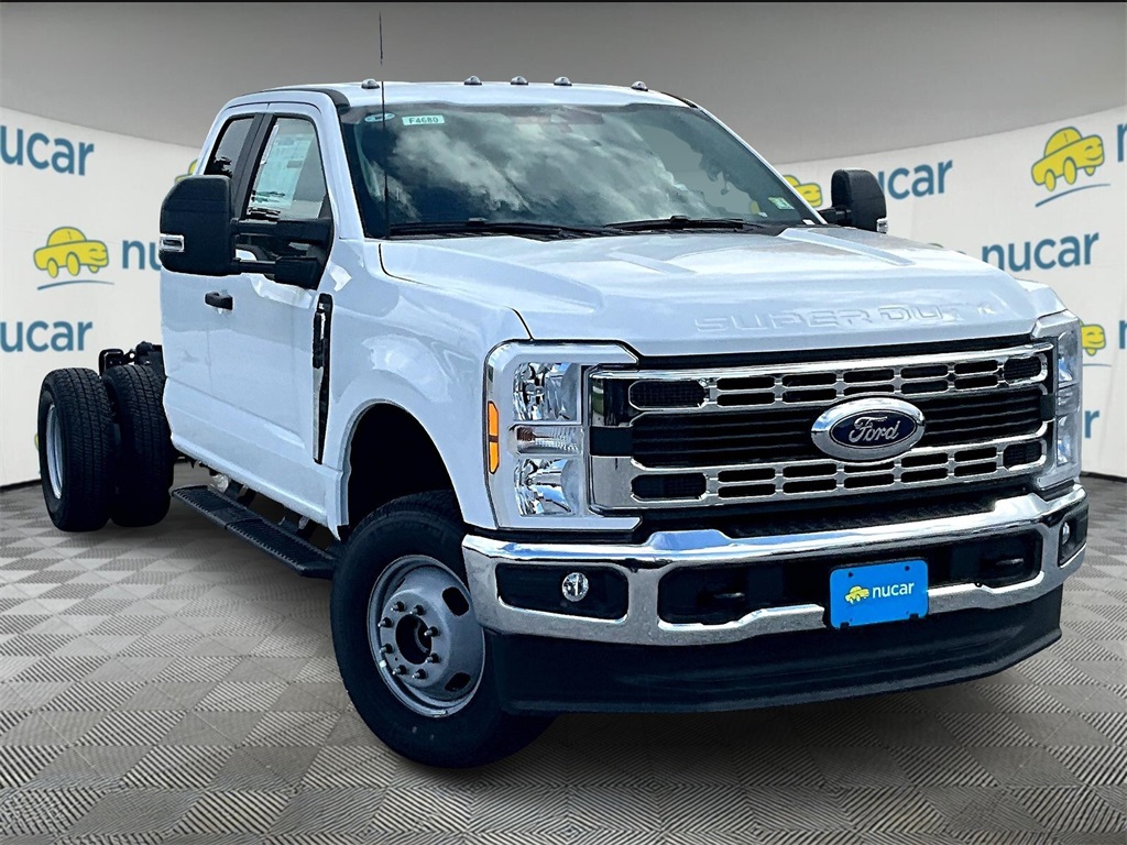 2025 Ford F-350 Super Duty Chassis Cab XL's photo