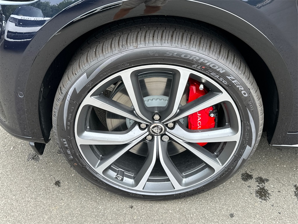 2026 Jaguar F-PACE SVR photo 8