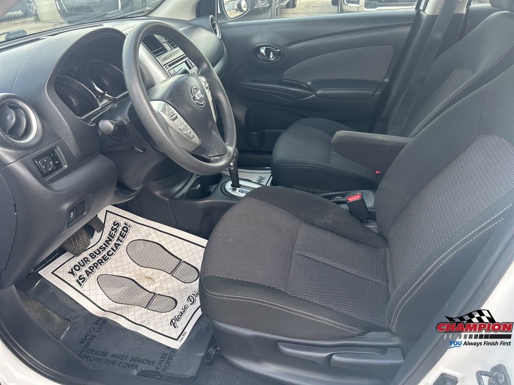 2016 Nissan Versa 1.6 SV photo 11