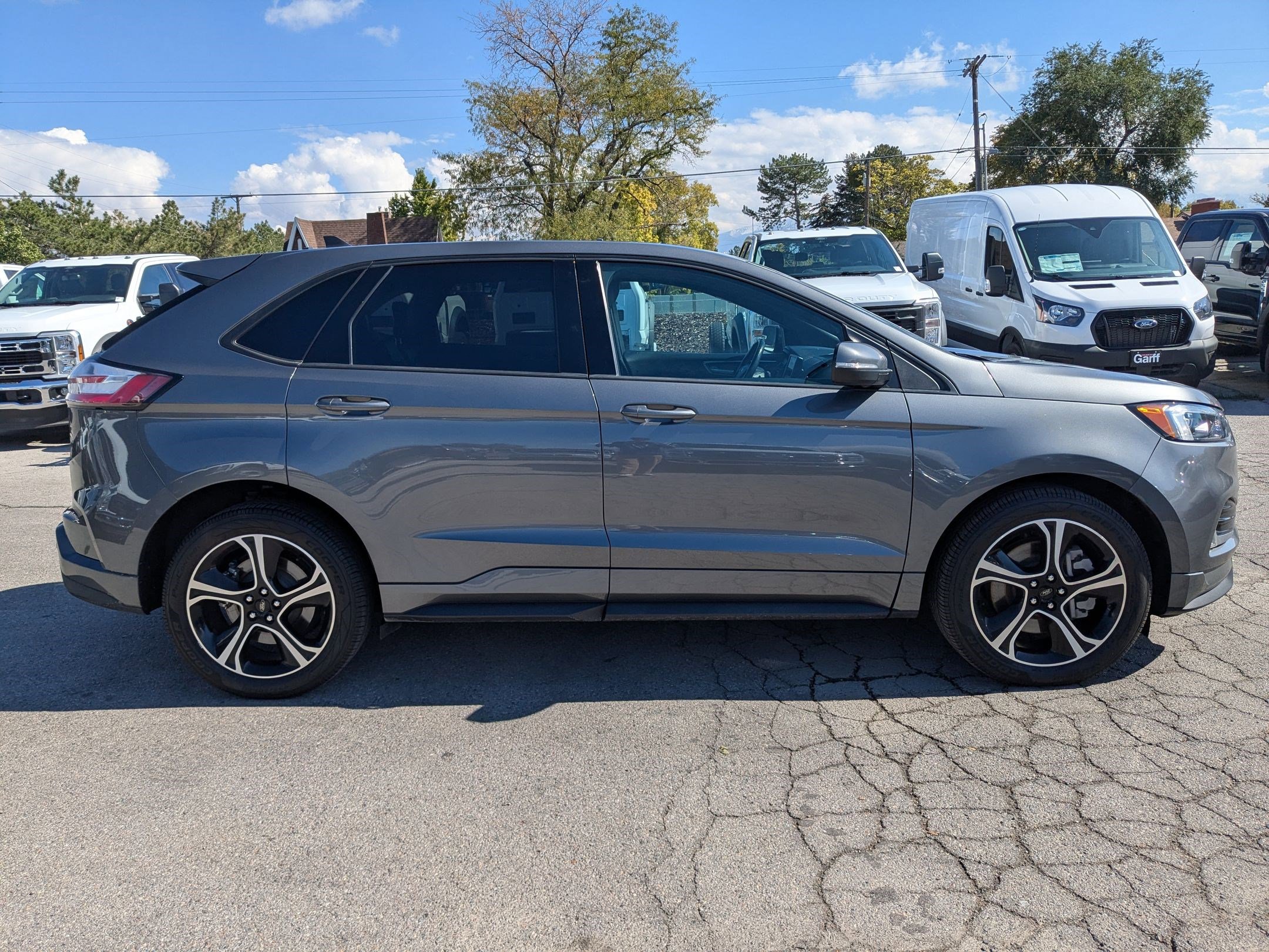 2022 Ford Edge ST photo 2