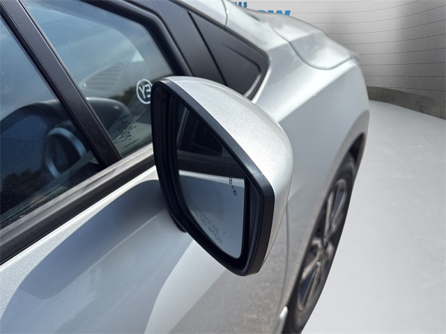 2025 Nissan Versa 1.6 SV photo 9