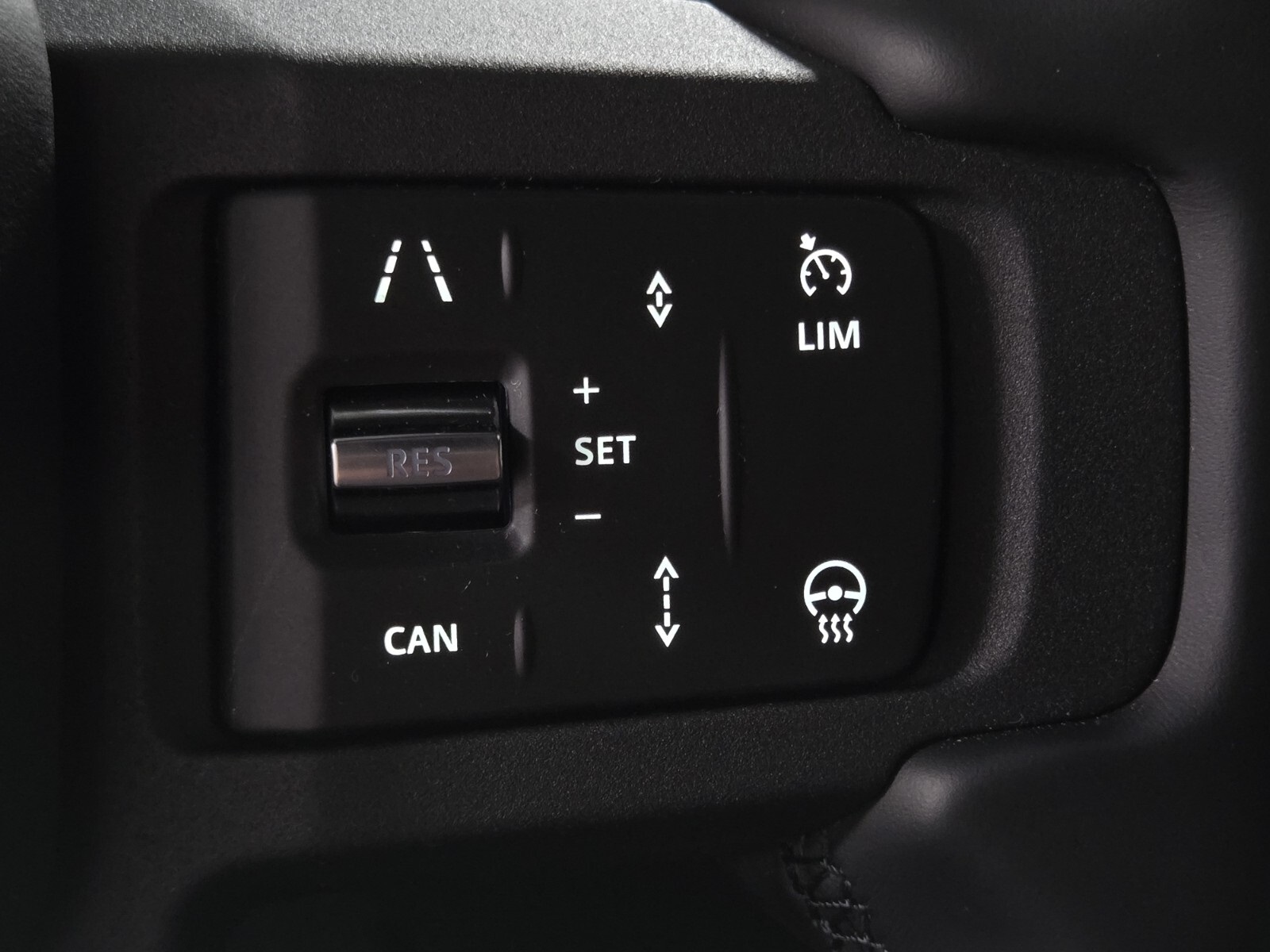 2025 Land Rover Defender 110 photo 24