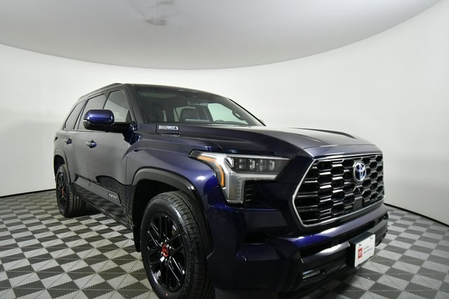 2023 Toyota Sequoia SR5 photo 7