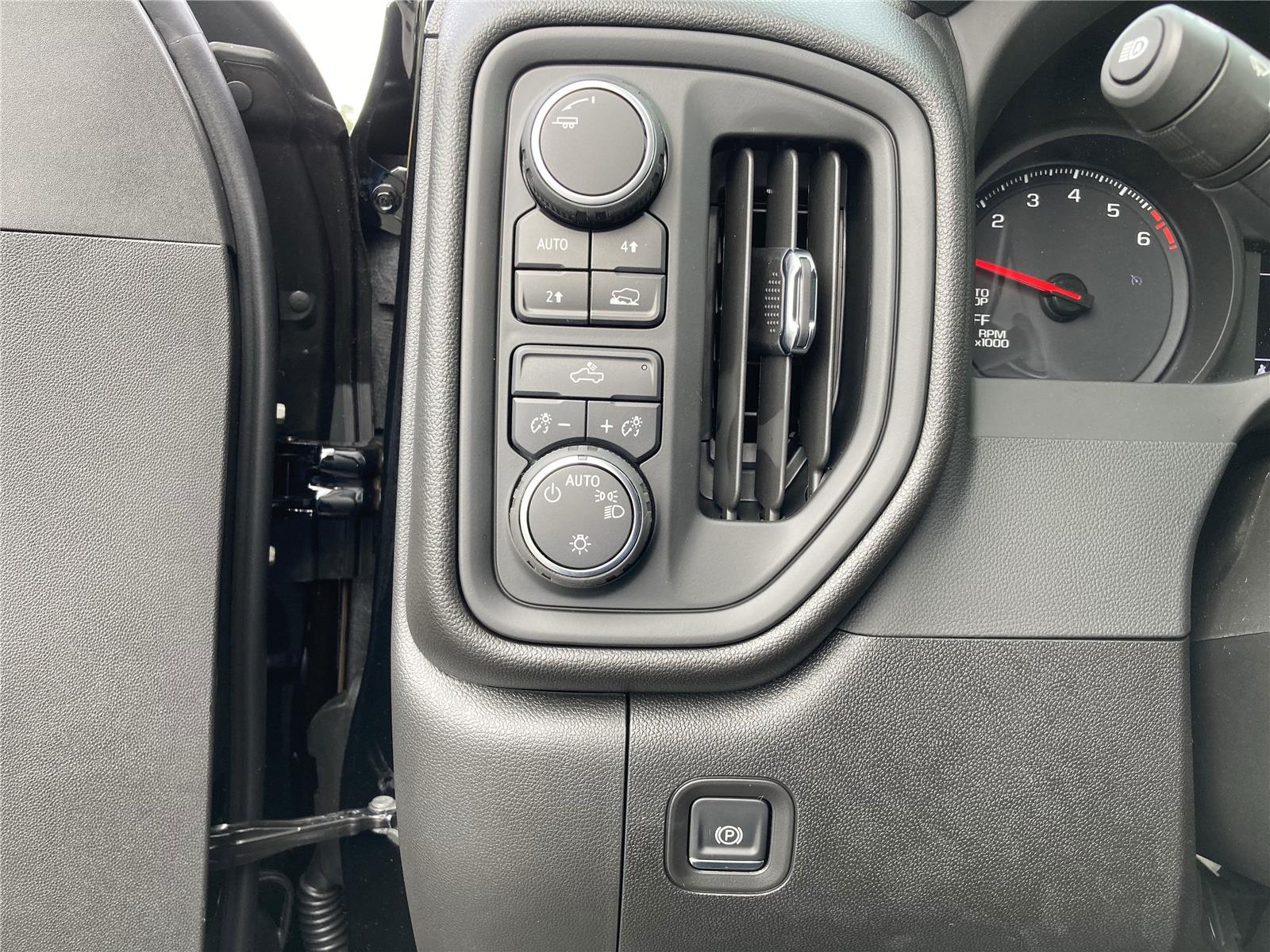 2025 Chevrolet Silverado 1500 Custom photo 20