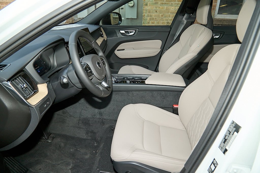 2026 VOLVO XC60 - Image 17