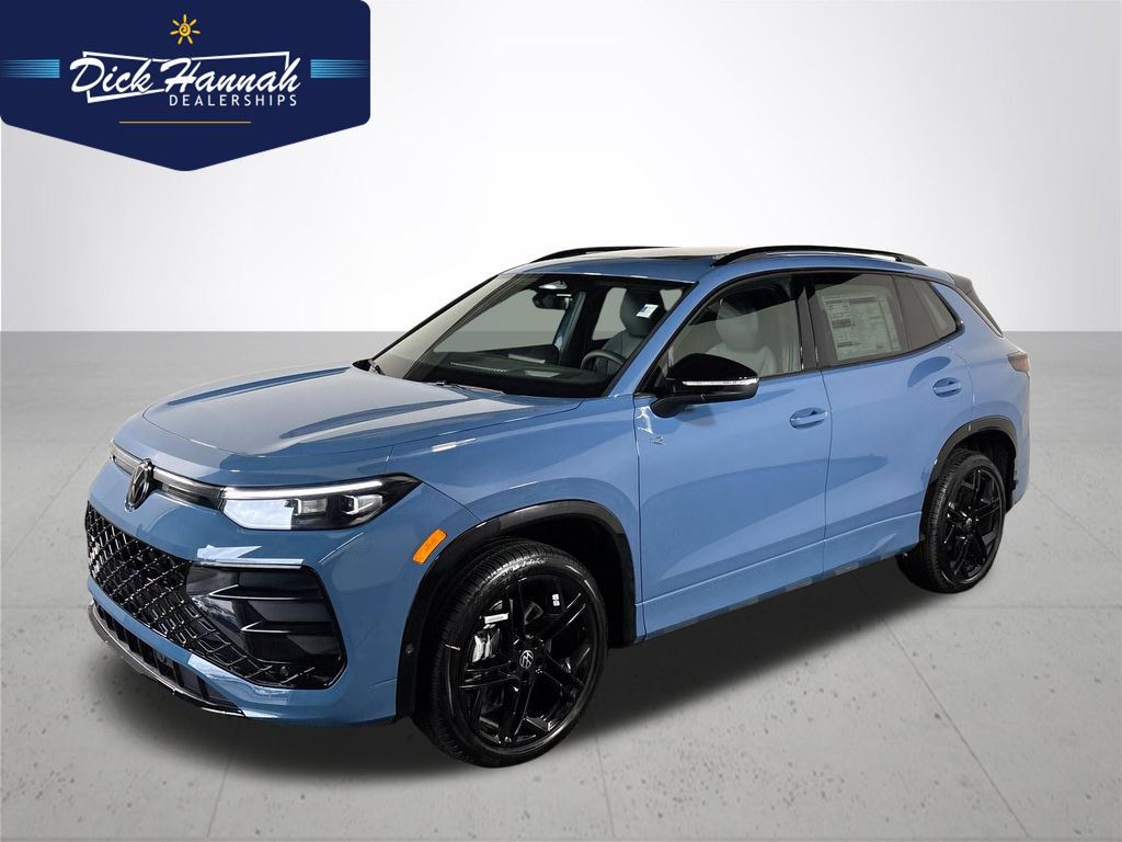 2025 Volkswagen Tiguan SE R-LINE BLACK's photo