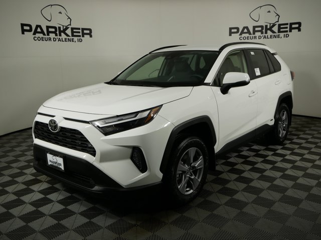 2025 Toyota RAV4 XLE's photo