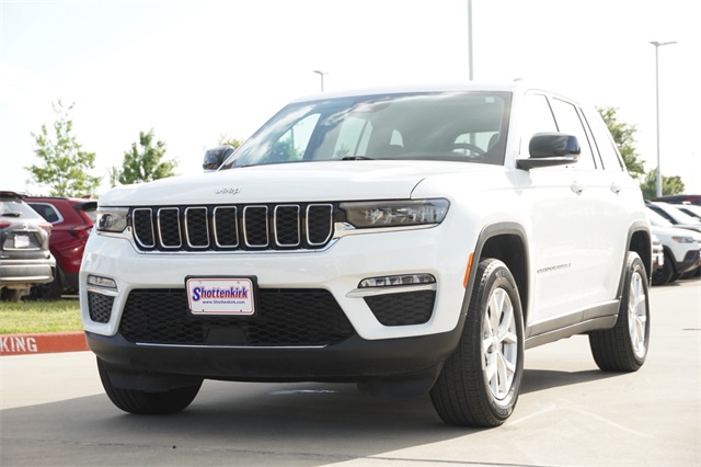 2023 Jeep Grand Cherokee Limited photo 3