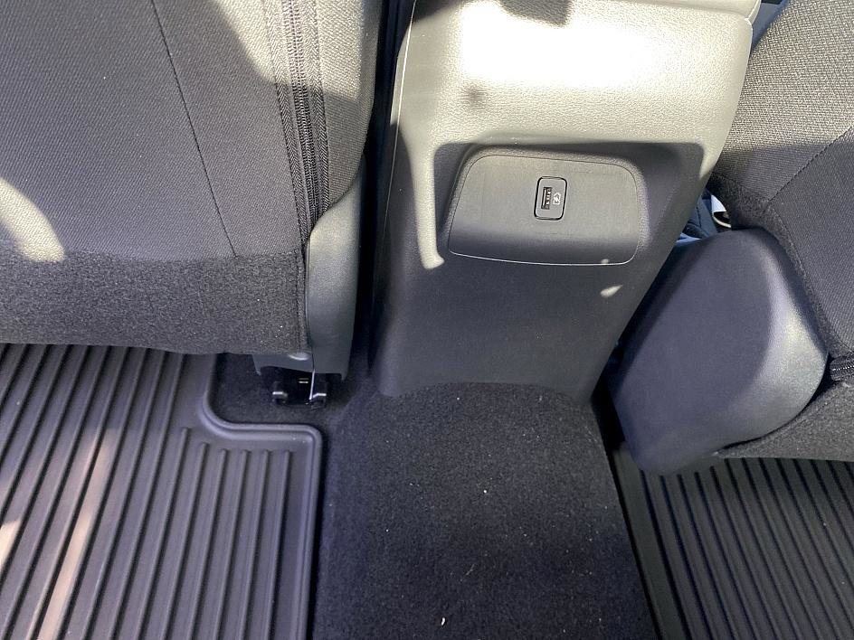 2025 Nissan Sentra SV photo 17