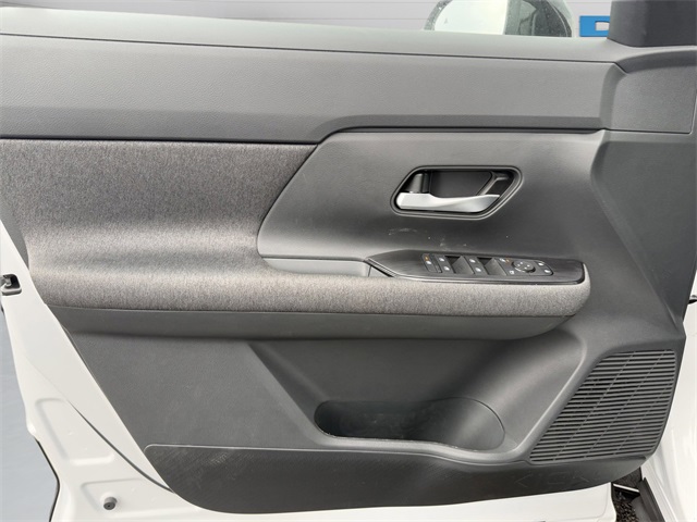 2025 Nissan Kicks SV photo 3