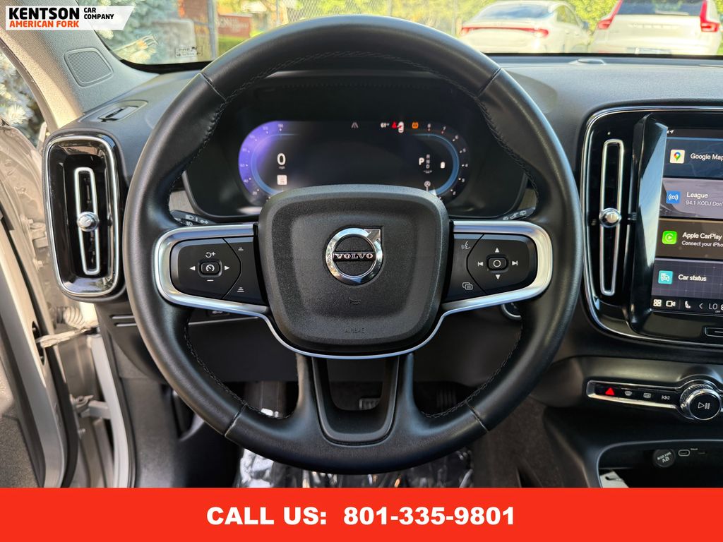 2025 Volvo XC40 Plus photo 14
