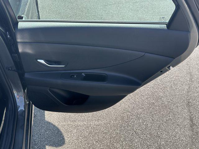 2025 Hyundai Elantra SE photo 15