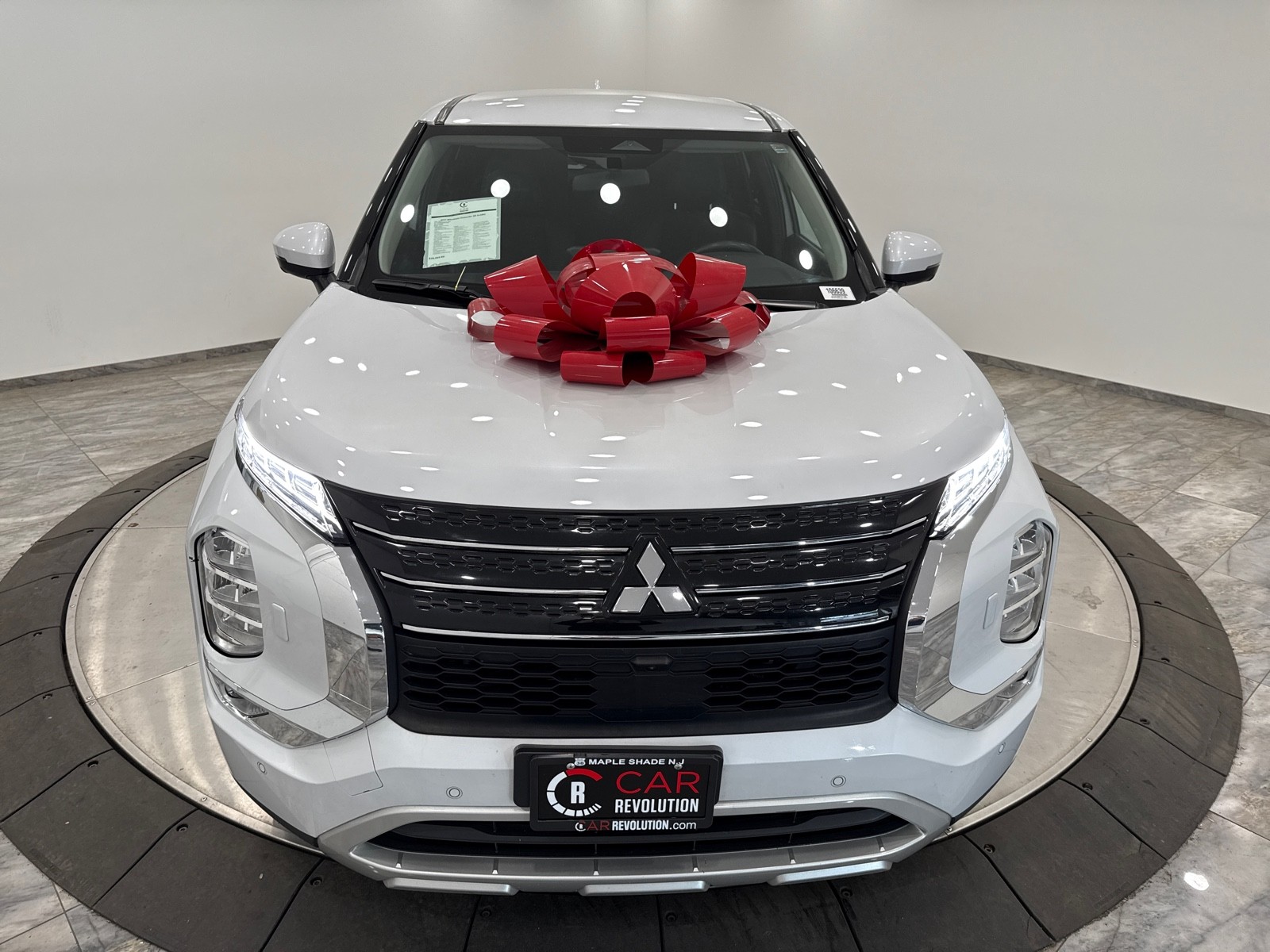2023 Mitsubishi Outlander SE S-AWC photo 2