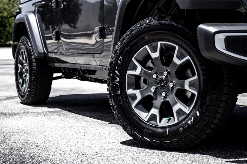 2025 Jeep Wrangler Sahara photo 2
