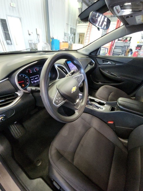 2022 Chevrolet Malibu 1LT photo 2