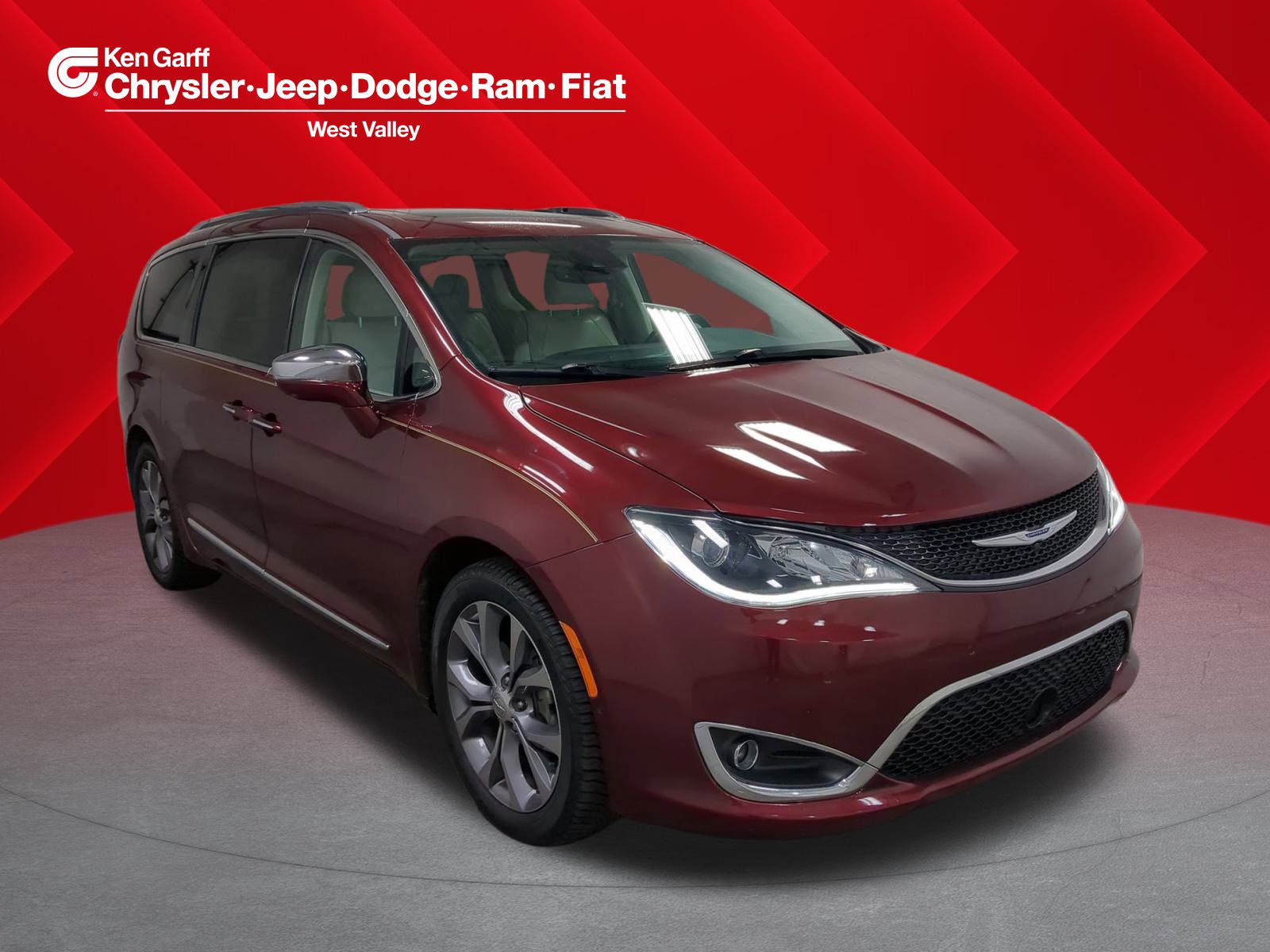 2019 Chrysler Pacifica Limited's photo