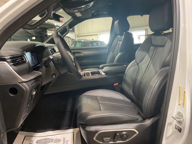 2025 Jeep Wagoneer L Series II Carbide photo 23