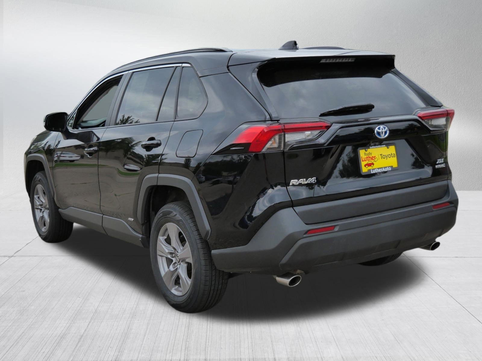 2023 Toyota RAV4 Hybrid XLE photo 4