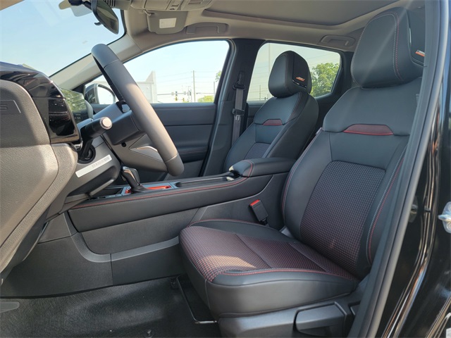 2025 Nissan Kicks SR photo 13