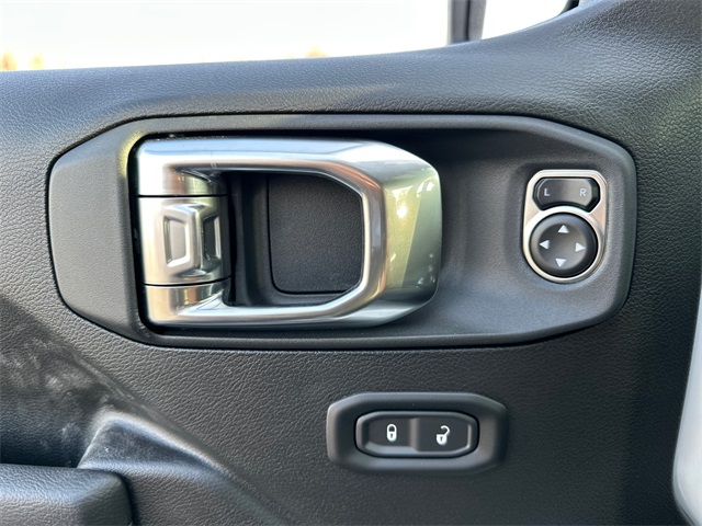 2025 Jeep Wrangler Rubicon photo 30