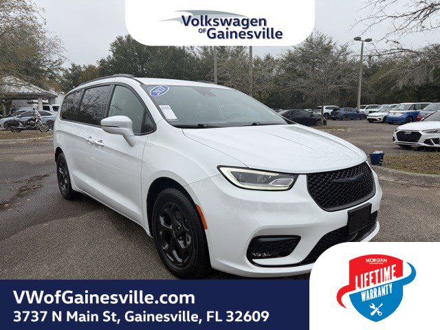 2021 Chrysler Pacifica Hybrid Touring's photo