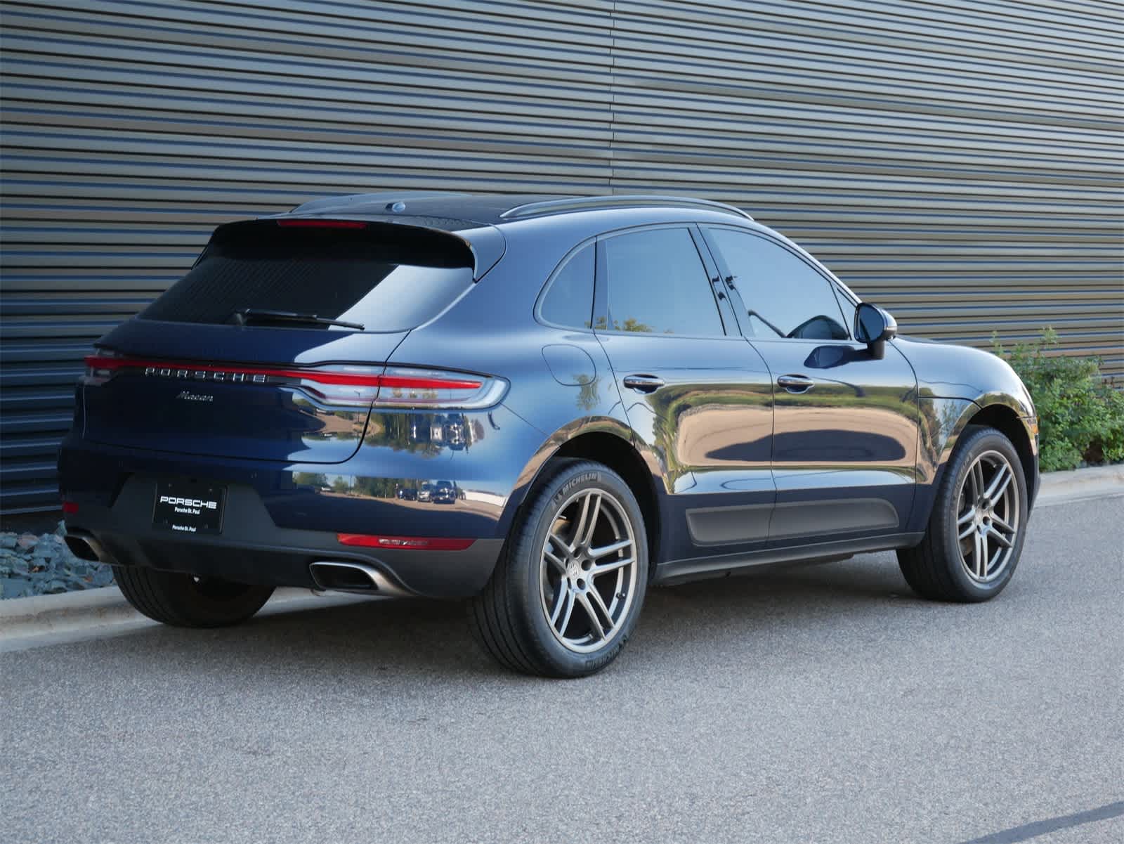 2021 Porsche Macan Base photo 23