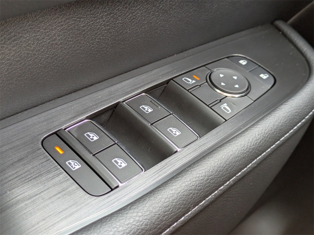 2025 Nissan Armada SV photo 25