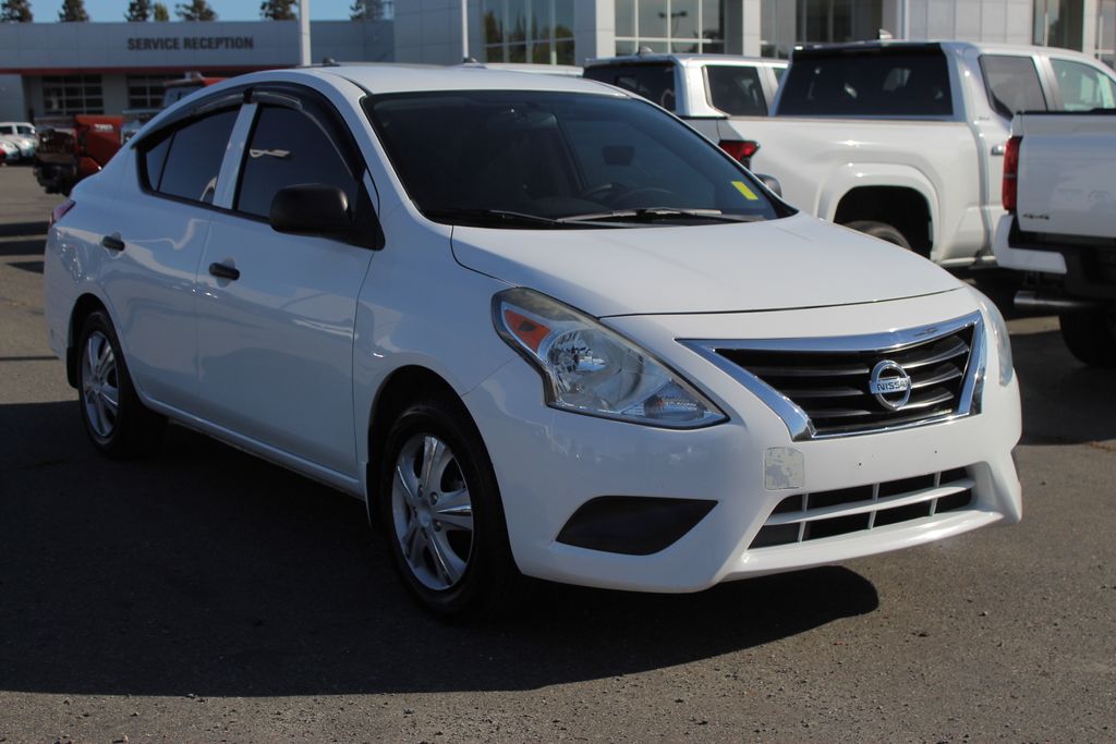 2015 Nissan Versa 1.6 S photo 4