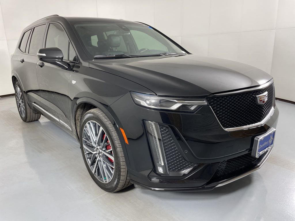 2022 Cadillac XT6 Sport photo 2
