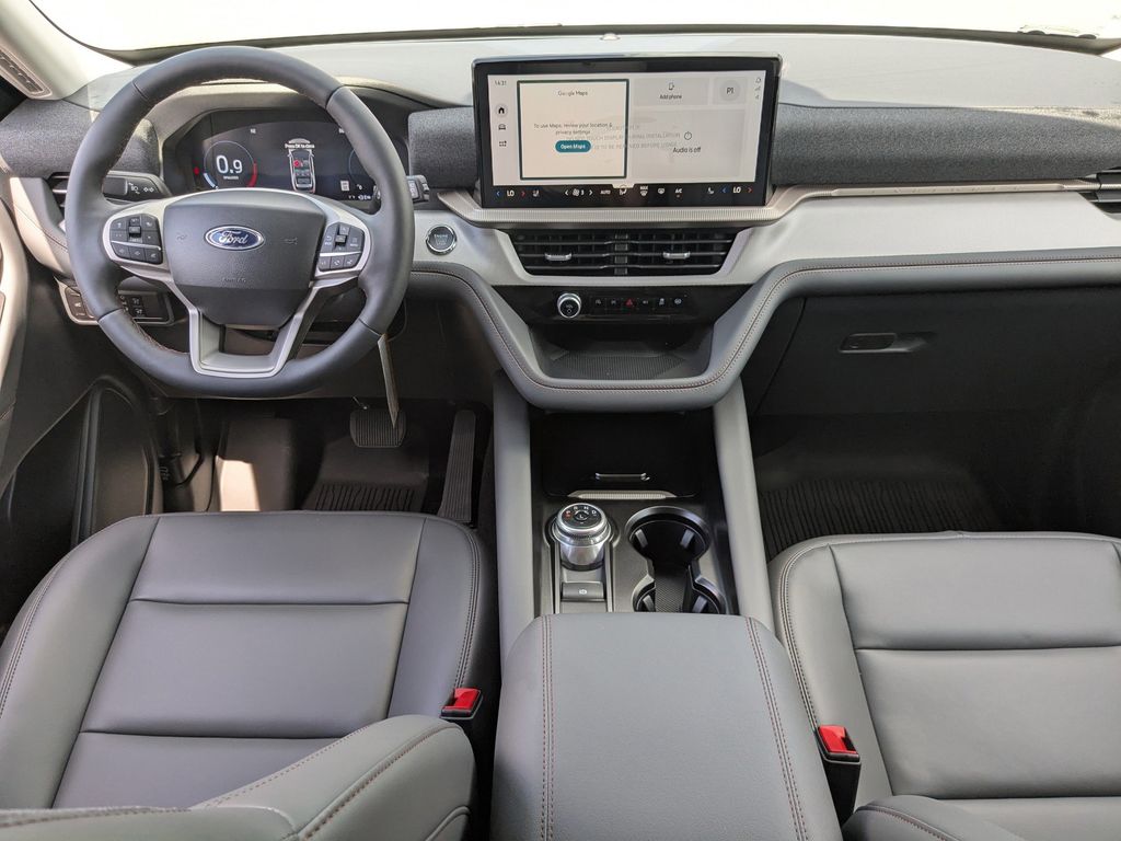 2025 Ford Explorer photo 16