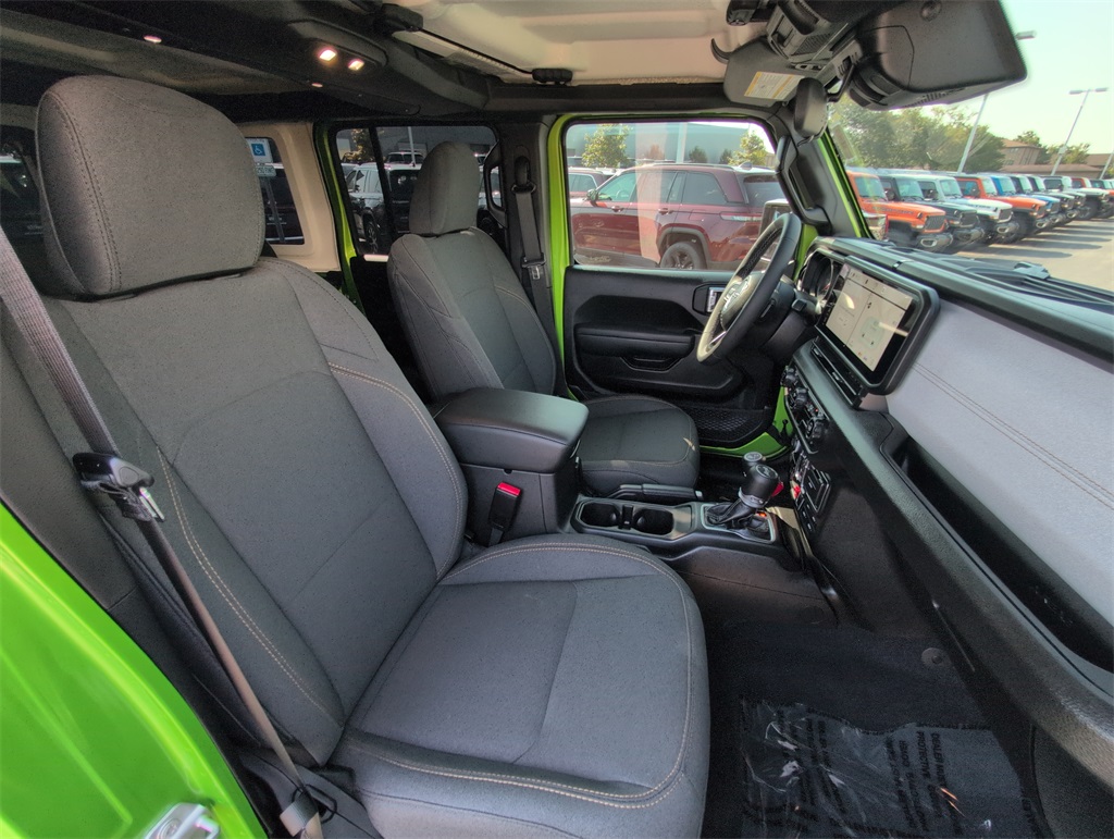 2025 Jeep Wrangler photo 19