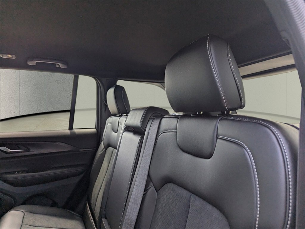 2025 Jeep Grand Cherokee Altitude photo 5