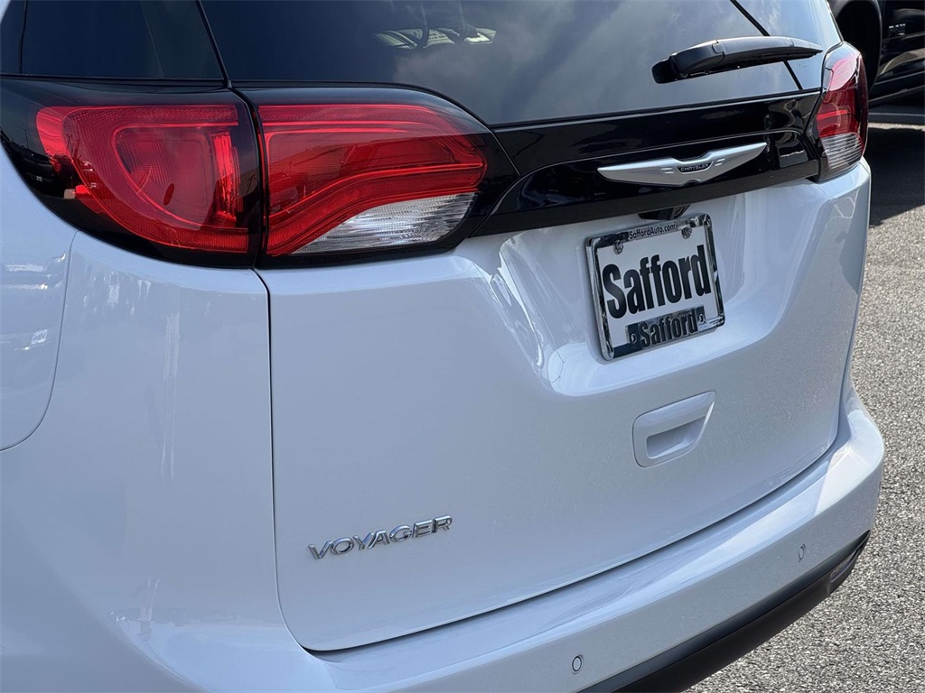 2026 Chrysler Voyager LX photo 10