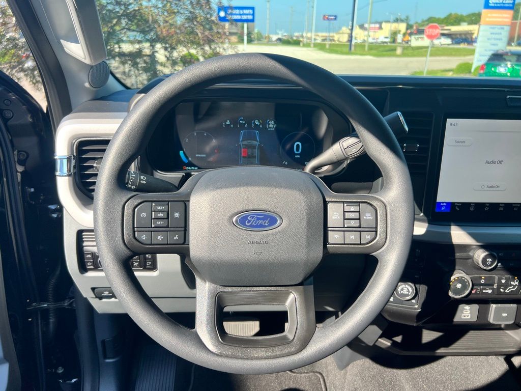 2025 Ford F-350 XLT photo 7