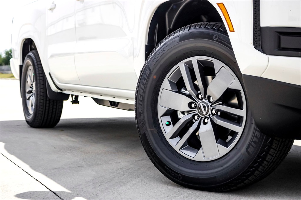 2025 Nissan Frontier SV photo 2