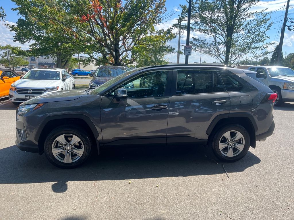 2024 Toyota RAV4 XLE photo 4