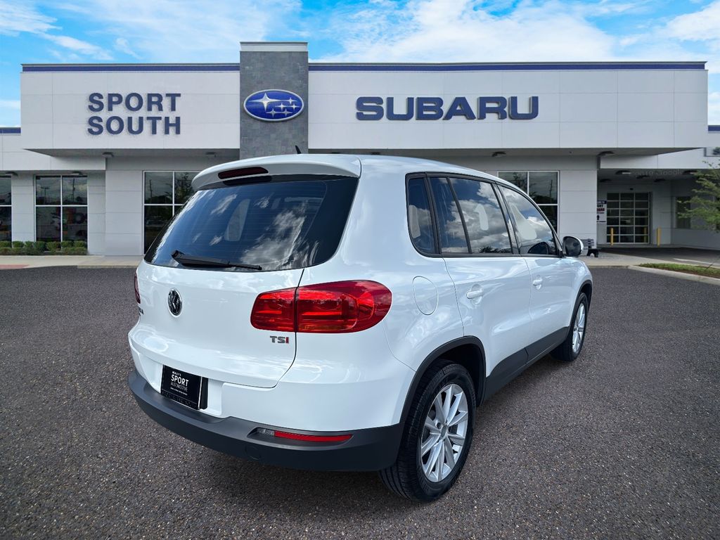 2017 Volkswagen Tiguan S photo 2