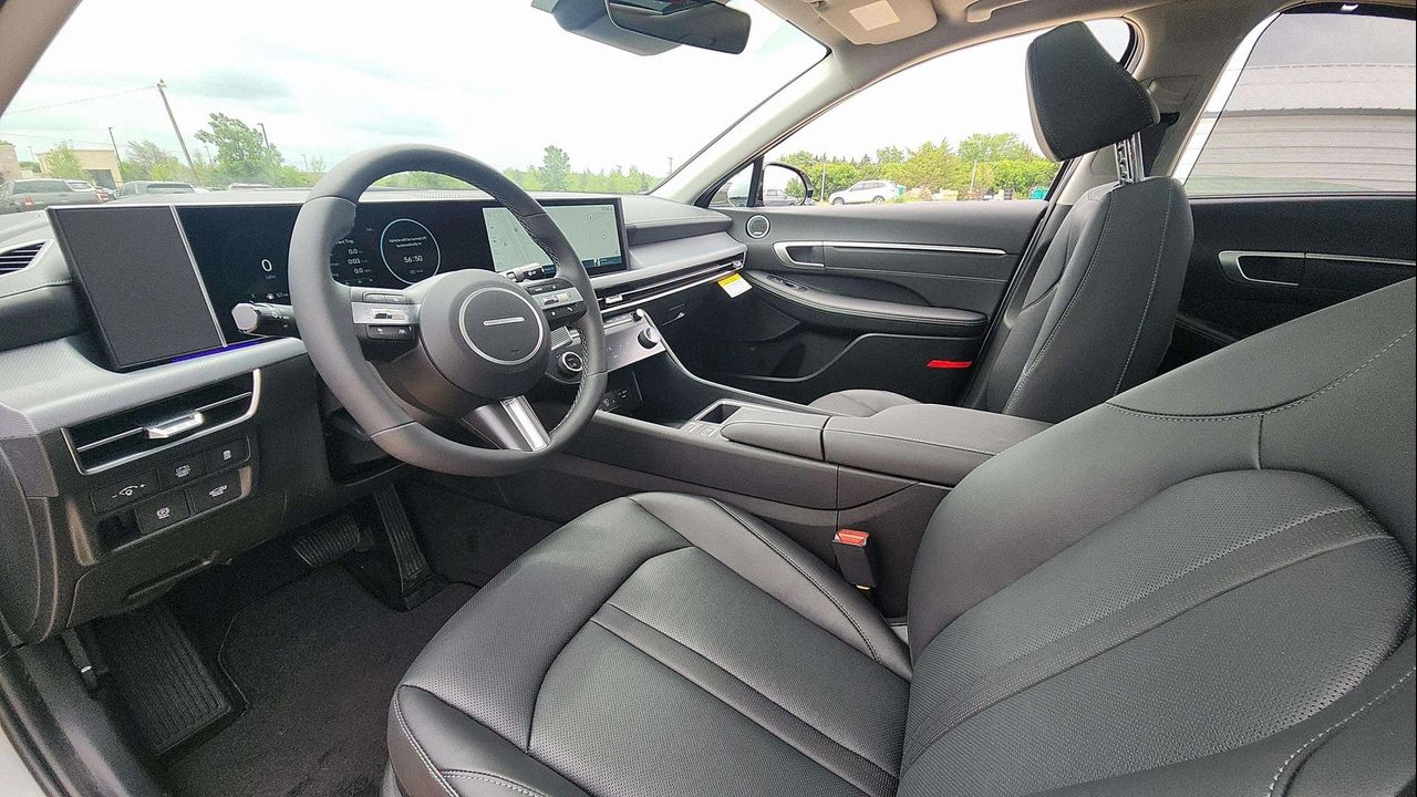 2025 Hyundai Sonata Hybrid Limited photo 8